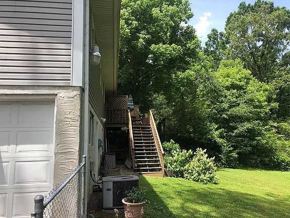2nd image of 1136 Iris Dr