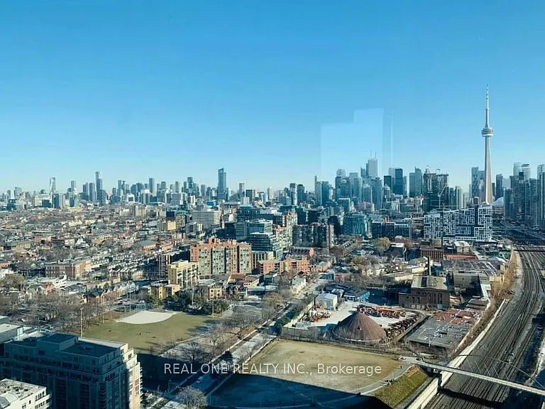 19 Western Battery Rd #Penthouse 20 — Photo 5