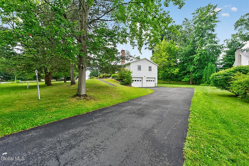 2nd image of 14 Rolling Brook Drive