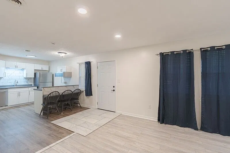 2 bed, 1.0 bath, 850 sqft, $1,350 — Photo 2