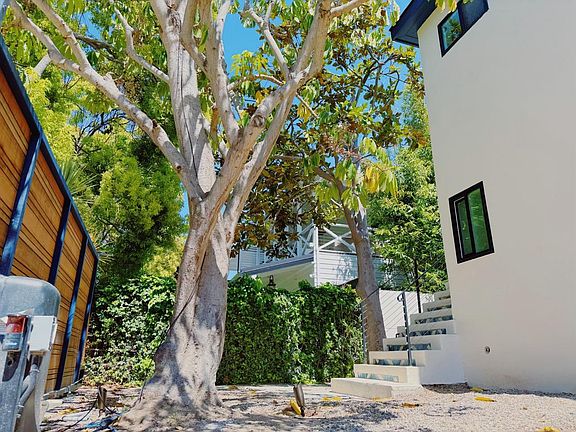 2nd image of 622 Santa Clara Ave
