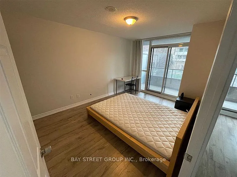 3 bed, $3,000 — Photo 4