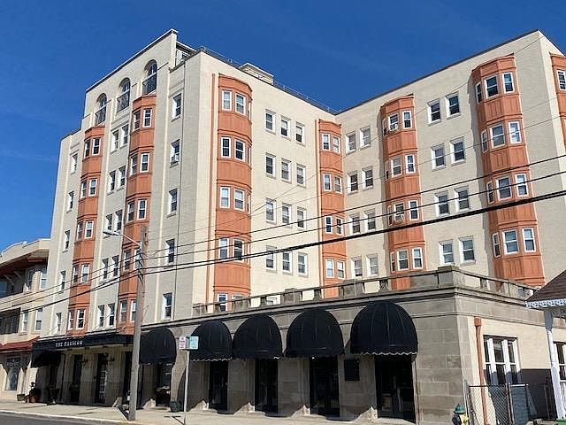 1st image of 807 E 8th St #603