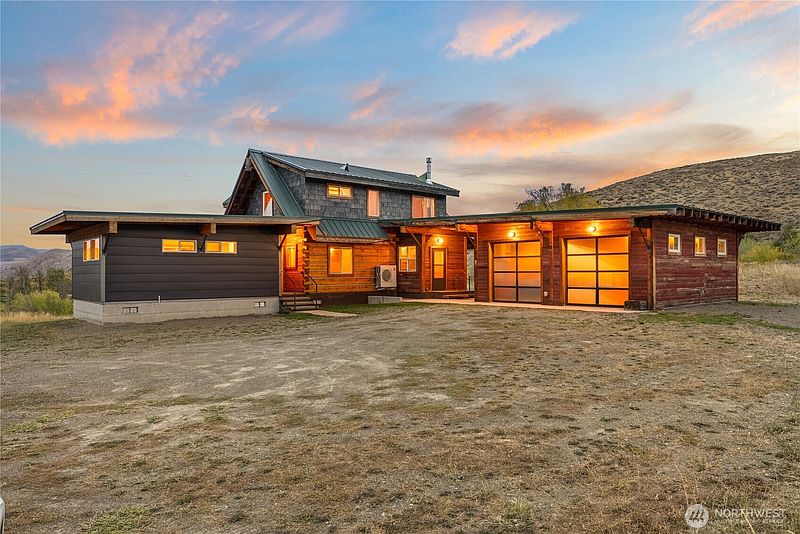 3rd image of 135 Hamilton Ranch Loop