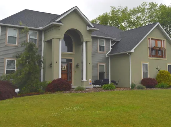 104 Meadow View Dr, Reading, PA 19605