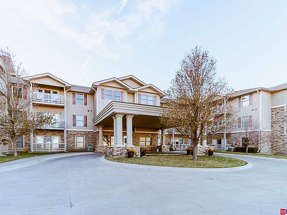 2nd image of 5831 Enterprise Dr APT 215