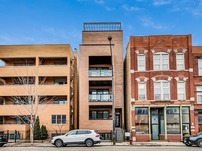 1427 W Grand Ave APT 3, Chicago, IL, 60642