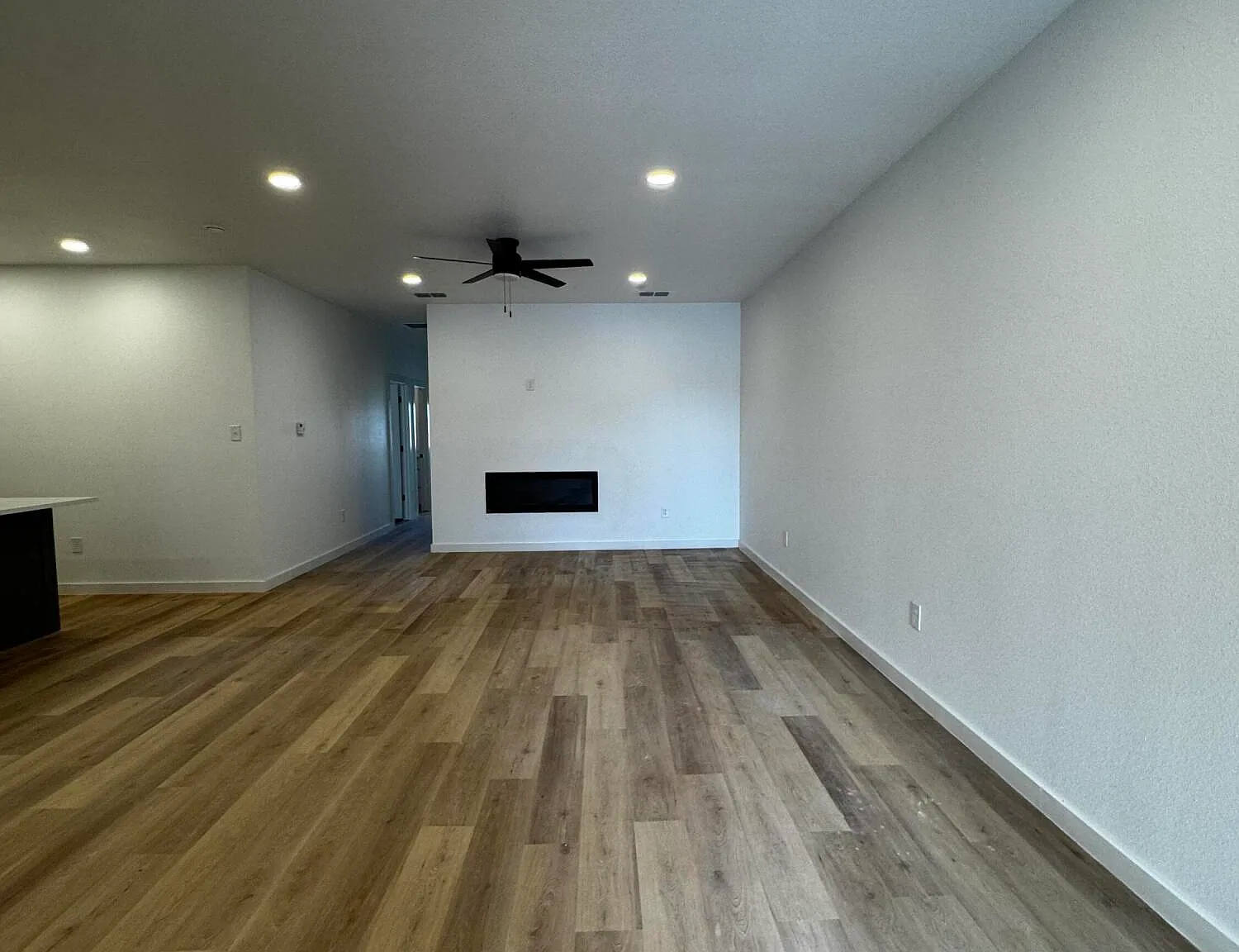 3 bed, 2.0 bath, 1400 sqft, $1,800 — Photo 3