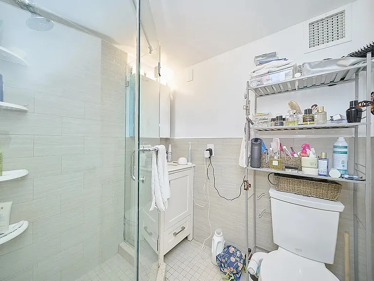 219 E 25th St #1F — Photo 10