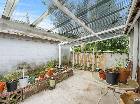 3rd image of 63 Lindsley Pl