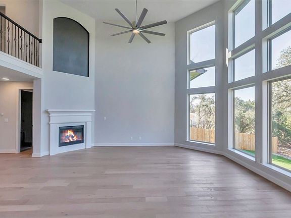 4th image of 1029 Overstreet Ln