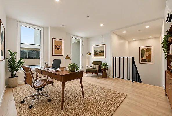 Office, photo 1
