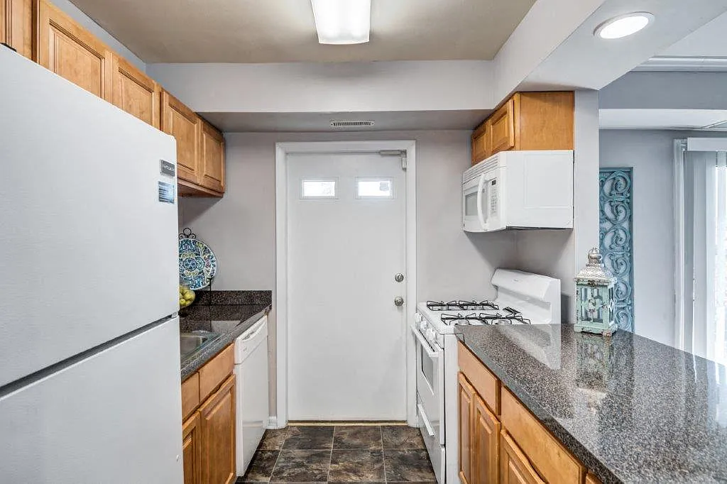 Northwest Crossing Apartment Homes — Photo 3