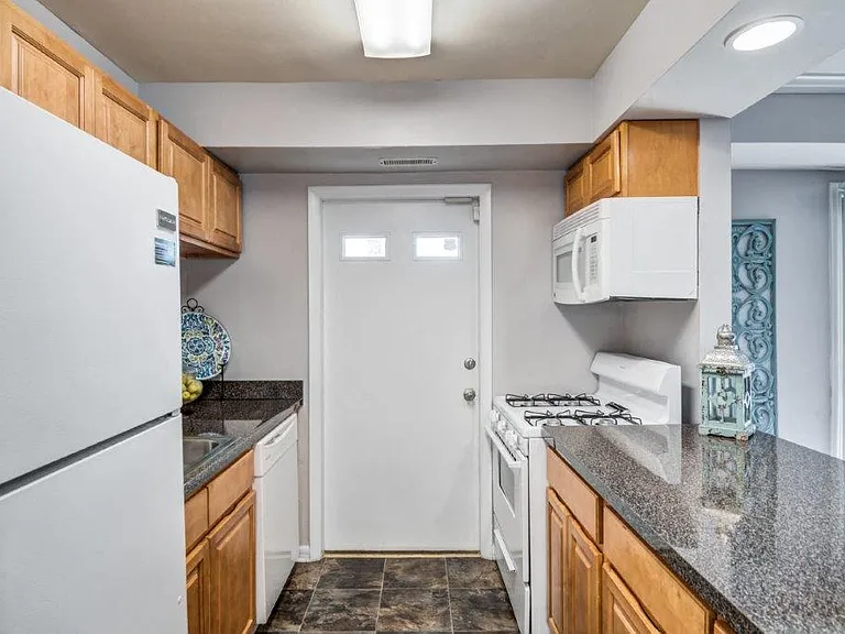 Northwest Crossing Apartment Homes — Photo 3