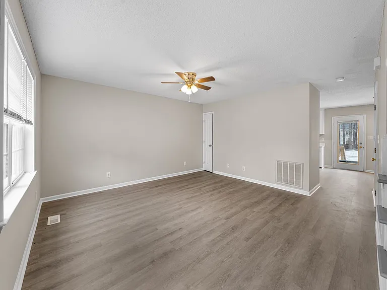 Cambridge Apartments — Photo 11