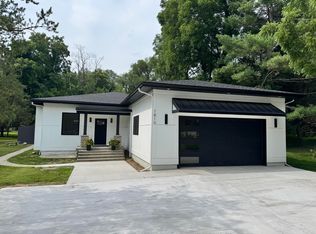 1810 Leonard St NW, Grand Rapids, MI 49504