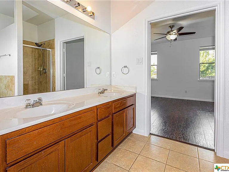 394 Pecan Mdws — Photo 11