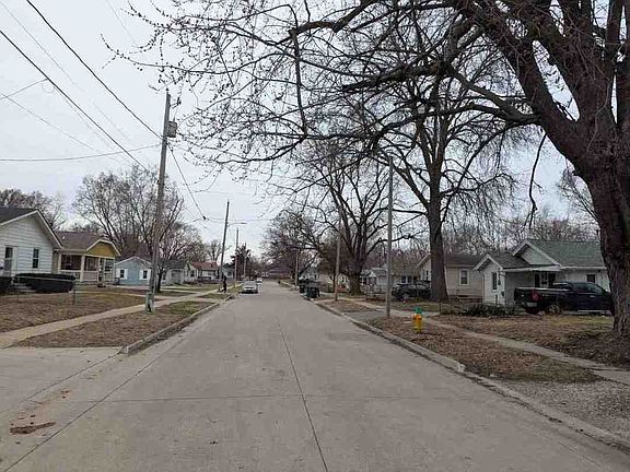 4th image of 2932 Mahaska Ave