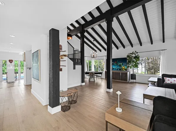 9300 E Calusa Club Dr, Miami, FL 33186