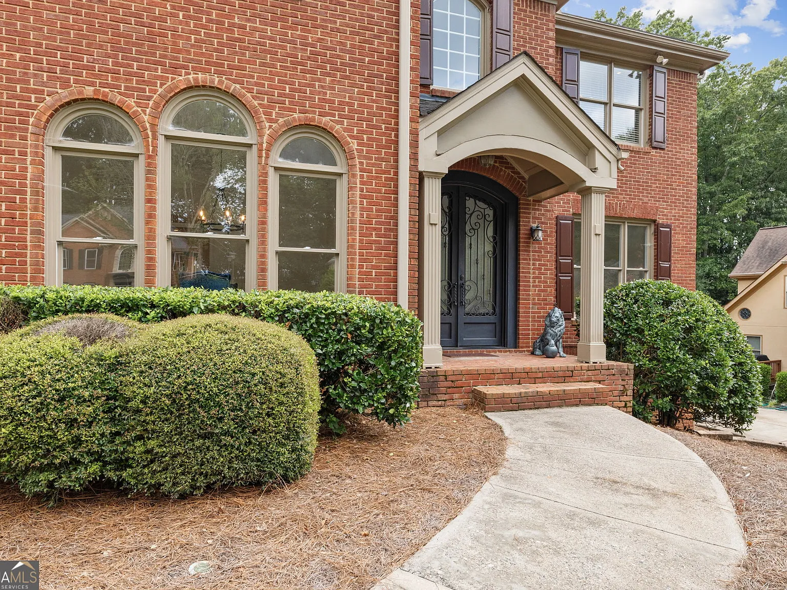 5 bed, 4.5 bath, 5189 sqft, $5,800 — Photo 3