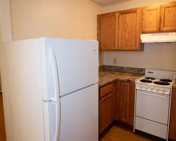 332 Pleasant St — Photo 4