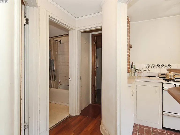 555 Hawthorne Ave — Photo 7