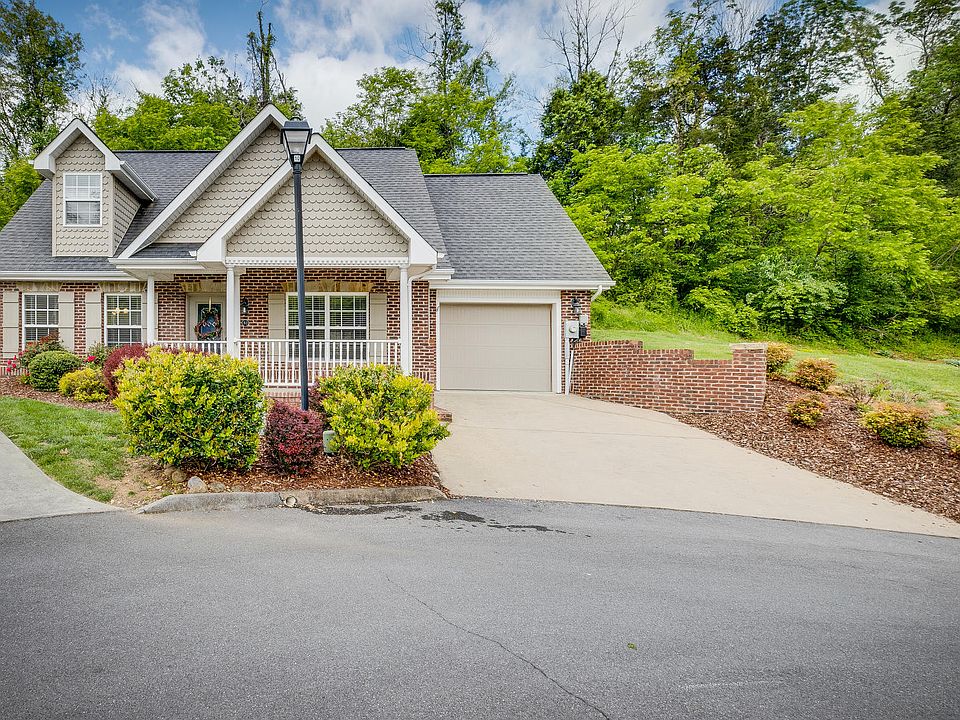 1st image of 80 Hiddenbrook Ln #0