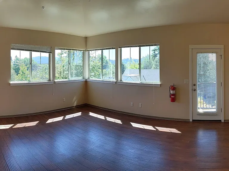 1933 Hilyard St - Great Room 1933 Hilyard St - Great Room