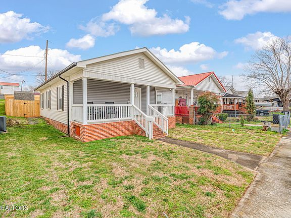 3rd image of 701 Poplar St
