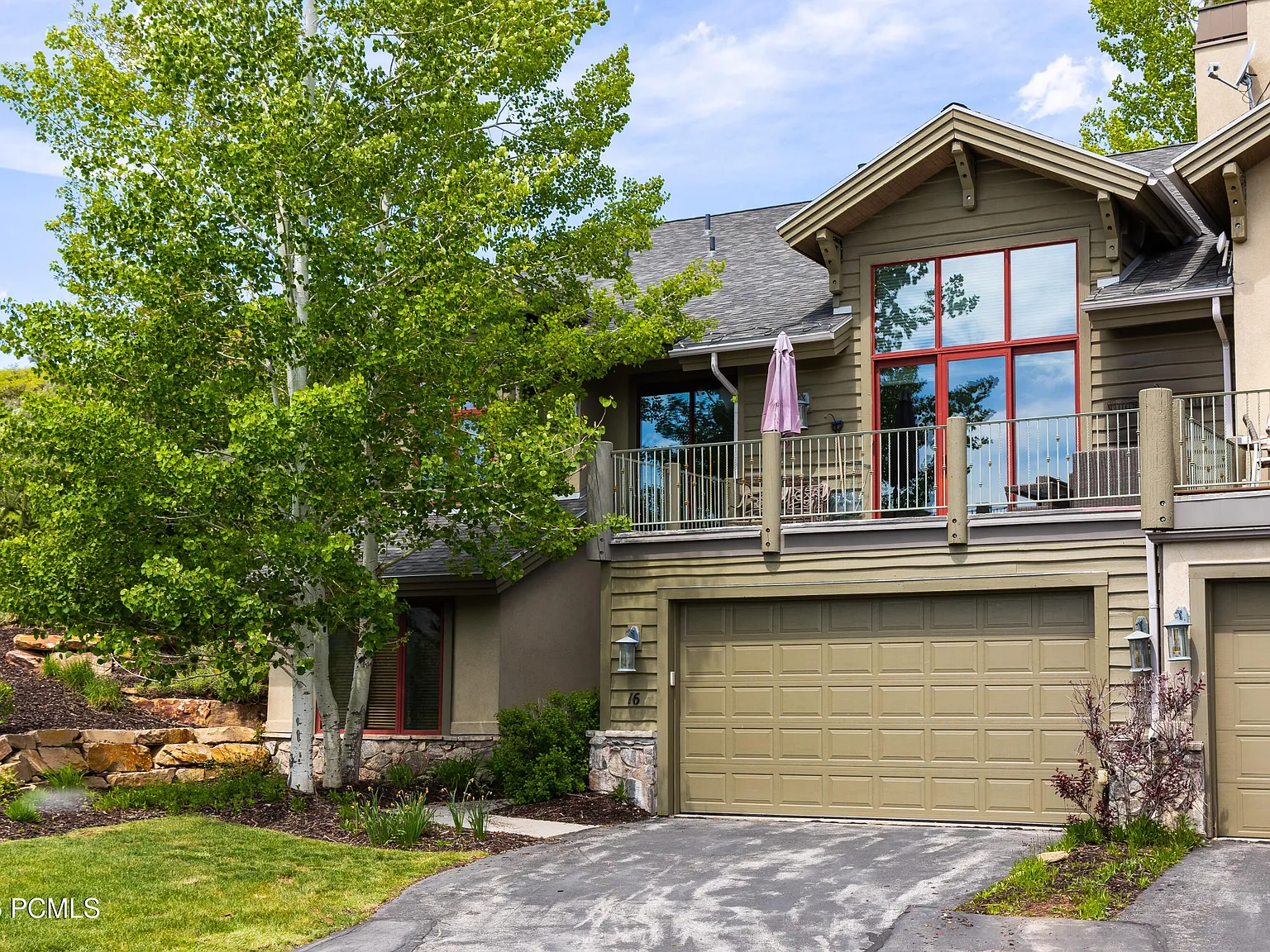 4 bed, 4.5 bath, 3345 sqft, $7,500 — Photo 1