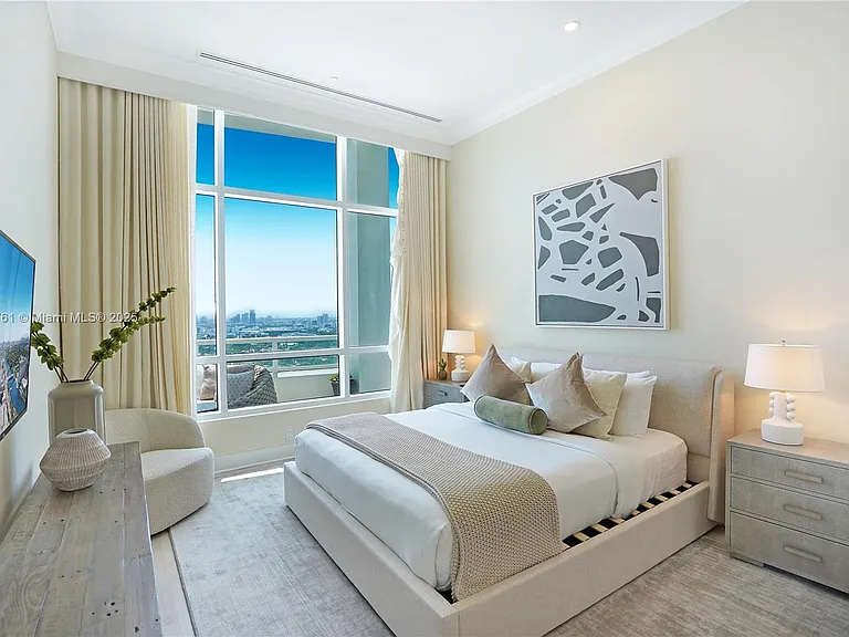 4401 Collins Ave #PH SOUTH — Photo 57