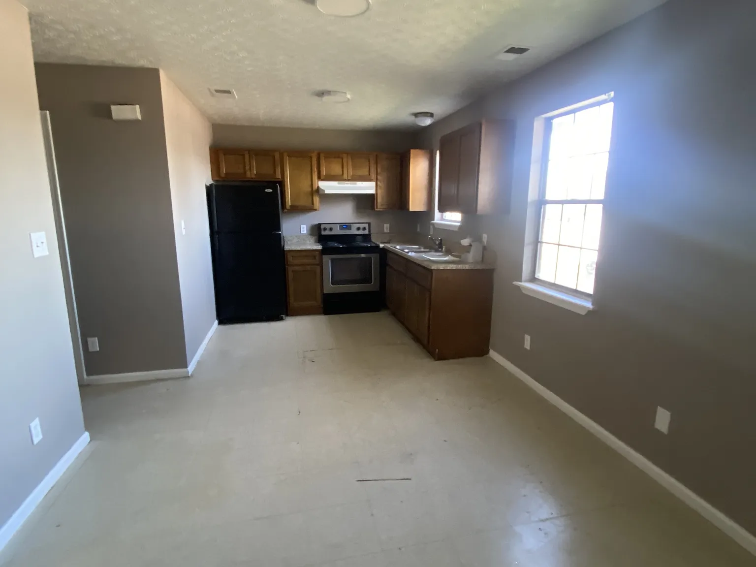 979 Bryant Way — Photo 2