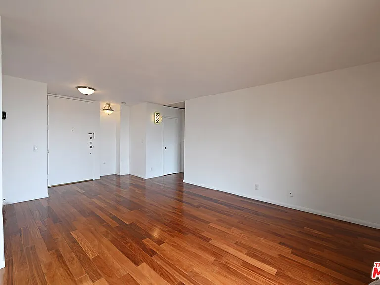 100 S Doheny Dr #424 — Photo 15