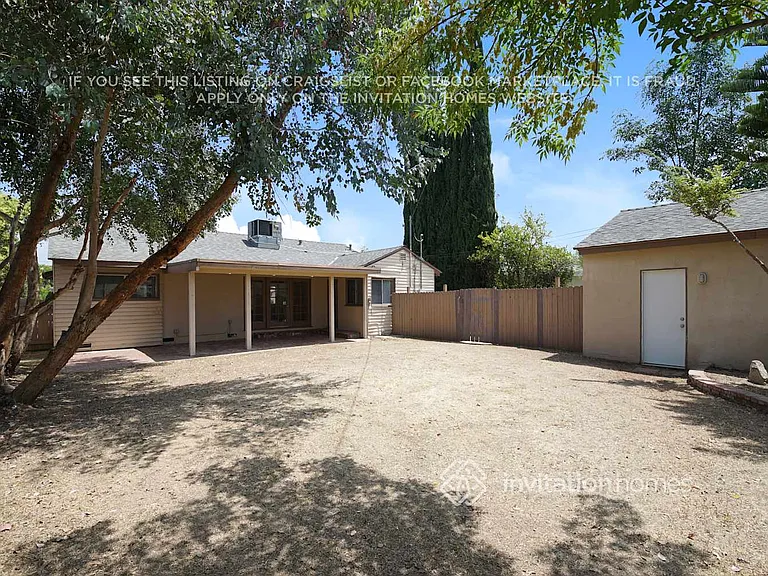 19520 Haynes St — Photo 17