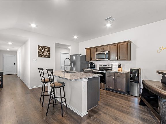 4th image of 2076 Puma St