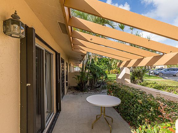 3rd image of 5870 Sugar Palm Ct APT A