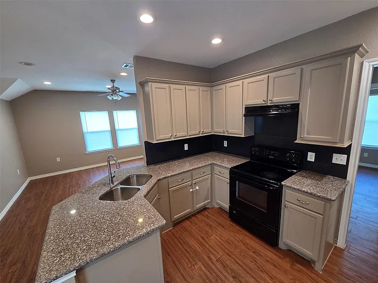 438 Spence Ln — Photo 8