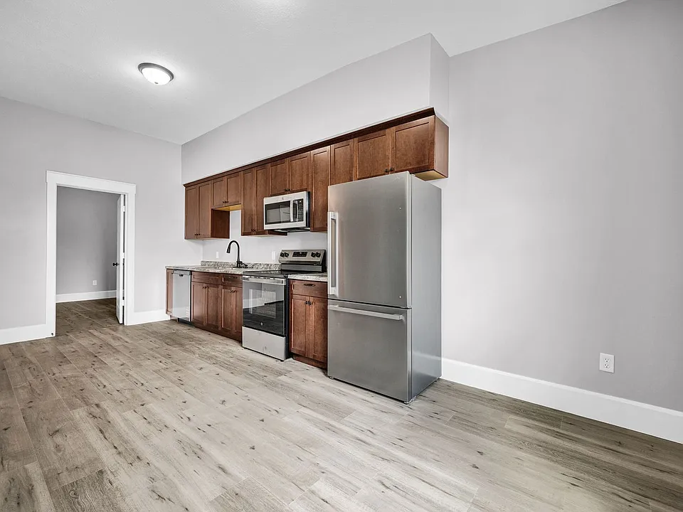 318 S Locust St #318-1