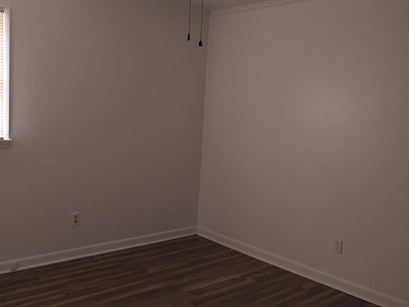 4th image of 1600 Woodland Dr