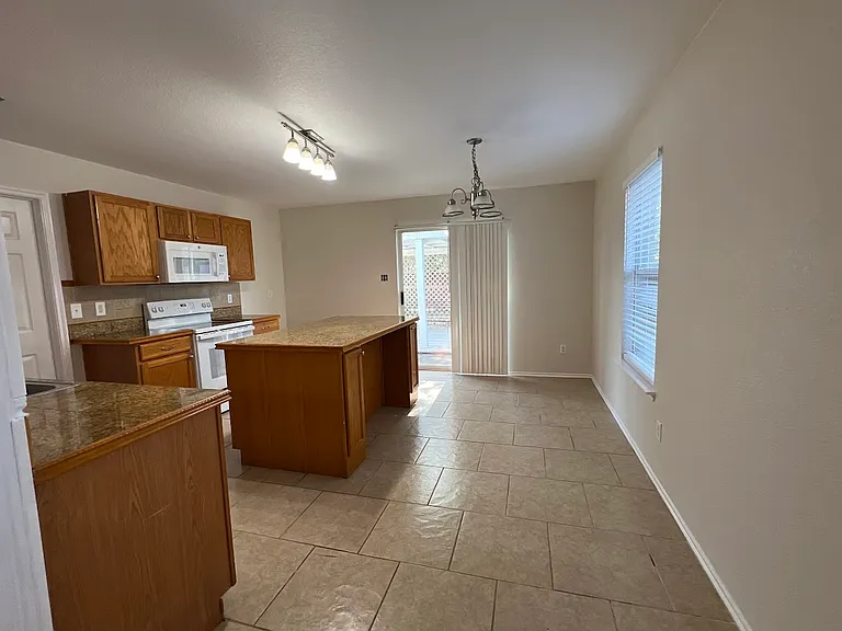 2909 Windhaven Dr — Photo 6