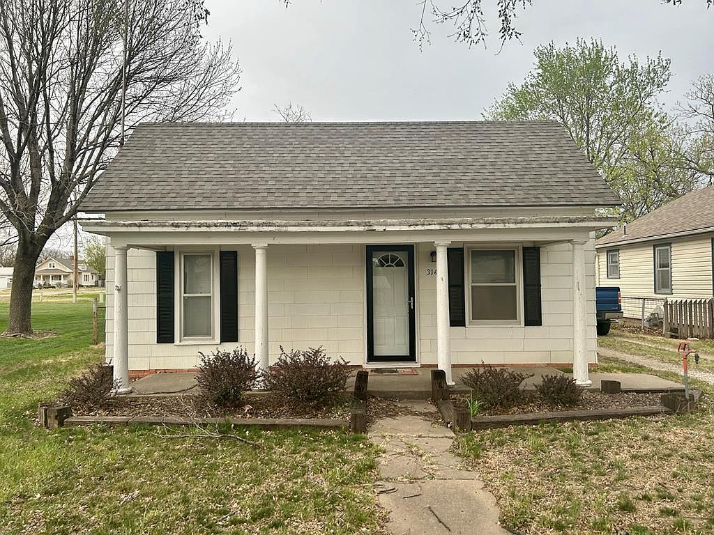 314 3rd St, Claflin, KS 67525 Zillow