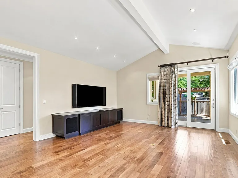 16771 Frank Ave — Photo 6