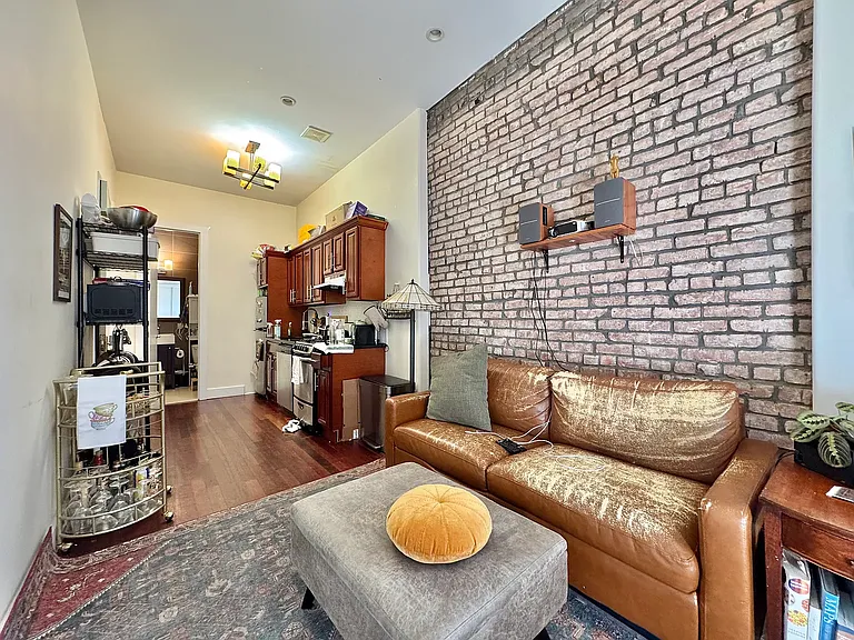 120 Grattan St #2R — Photo 1