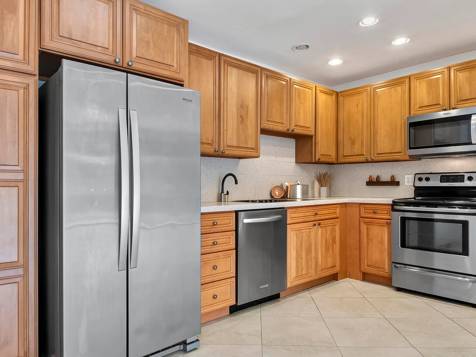 1 bed, 1.5 bath, 625 sqft, $1,700 — Photo 2