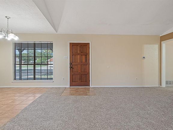 5th image of 105 Juanita Ave