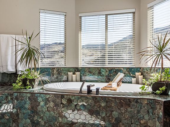 3rd image of 941 E Beartooth Cir