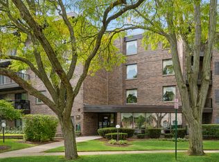 5019 Mulford St APT 105, Skokie, IL 60077