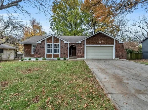 207 SE Noeleen Ln, Lees Summit, MO 64063
