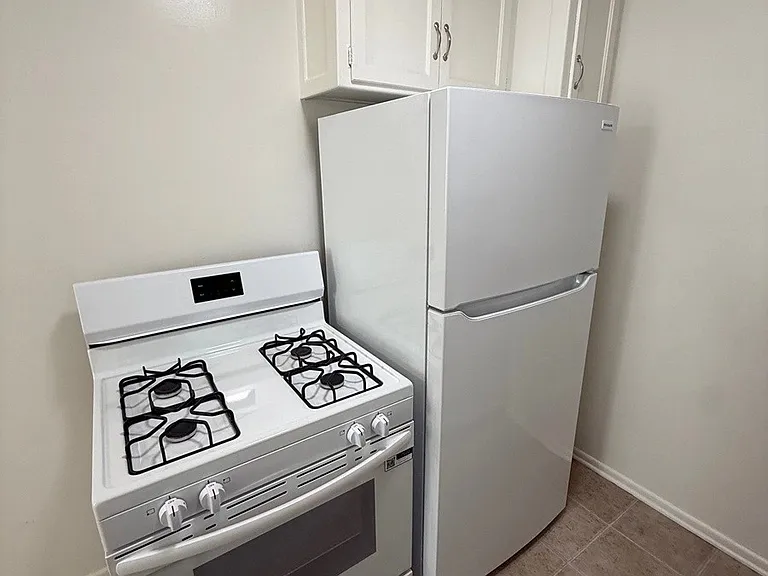 3186-92 Barrington Ave #3186-B — Photo 9