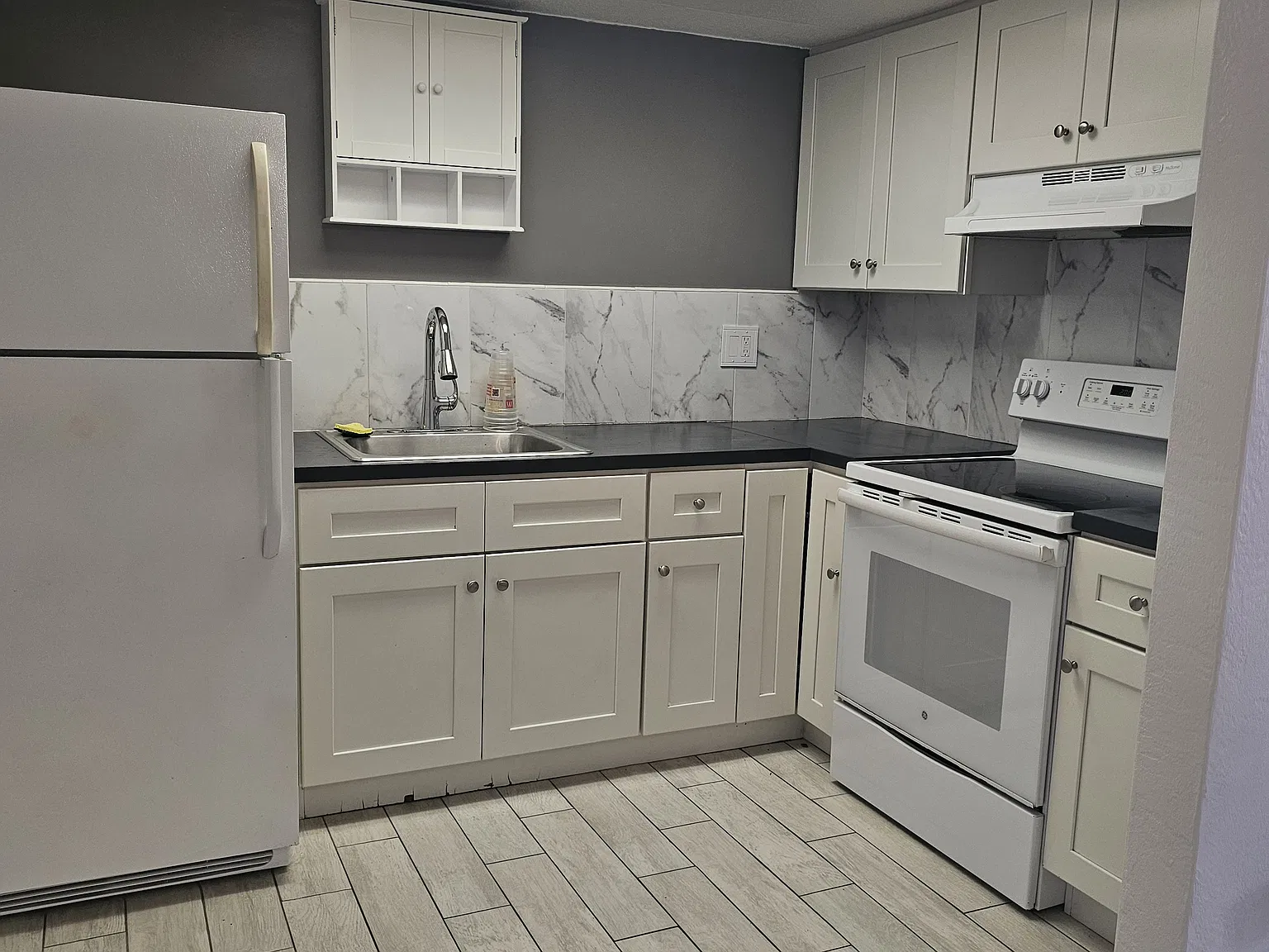 405 Auburn Dr — Photo 2